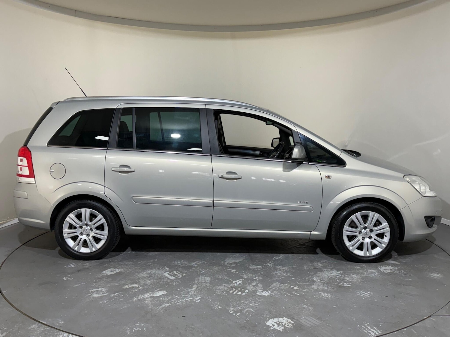 Used Vauxhall Zafira 2011 for sale - 76645349: Photo 8