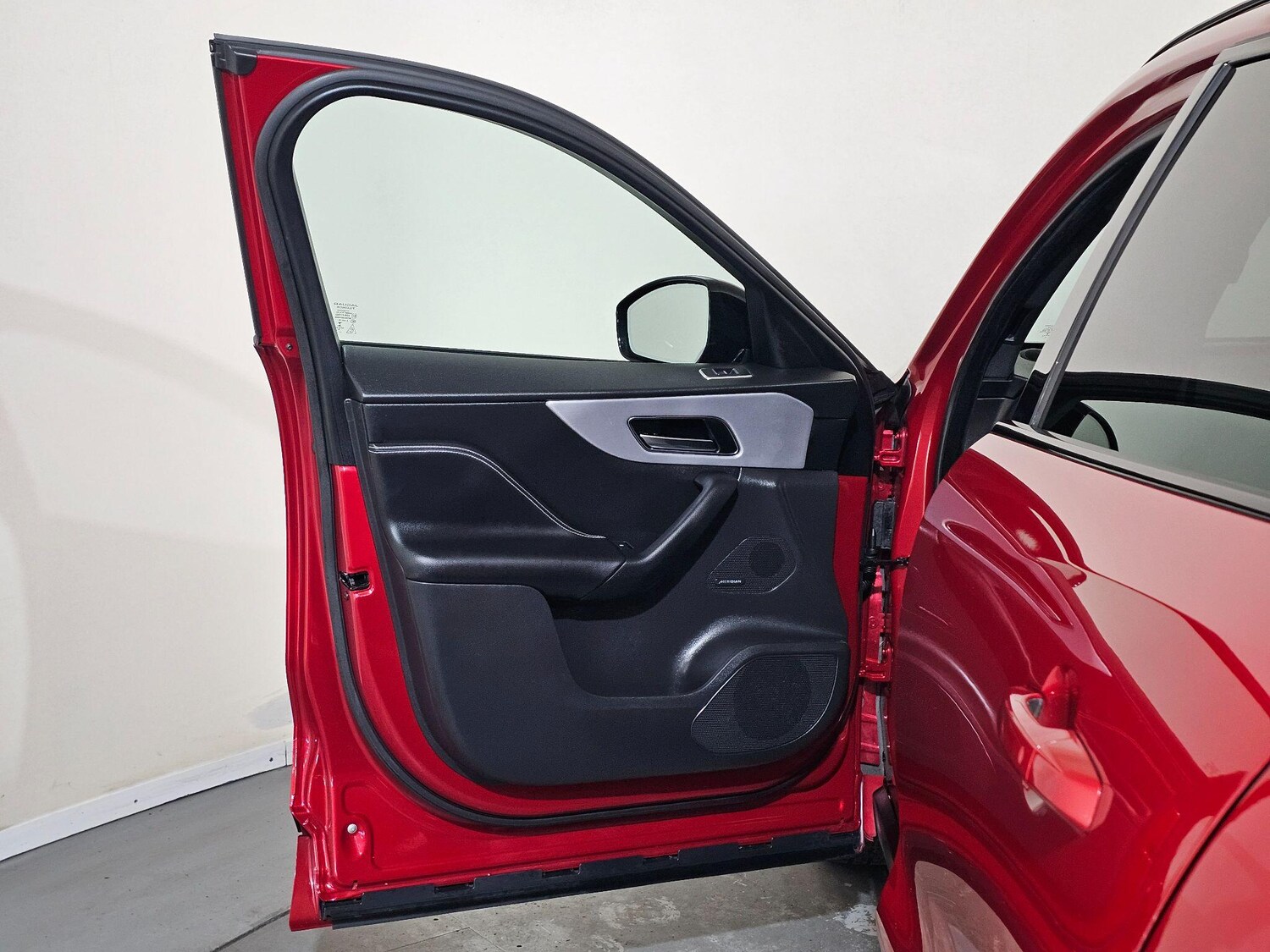 Used Jaguar F-Pace 2017 for sale - 76499273: Photo 29