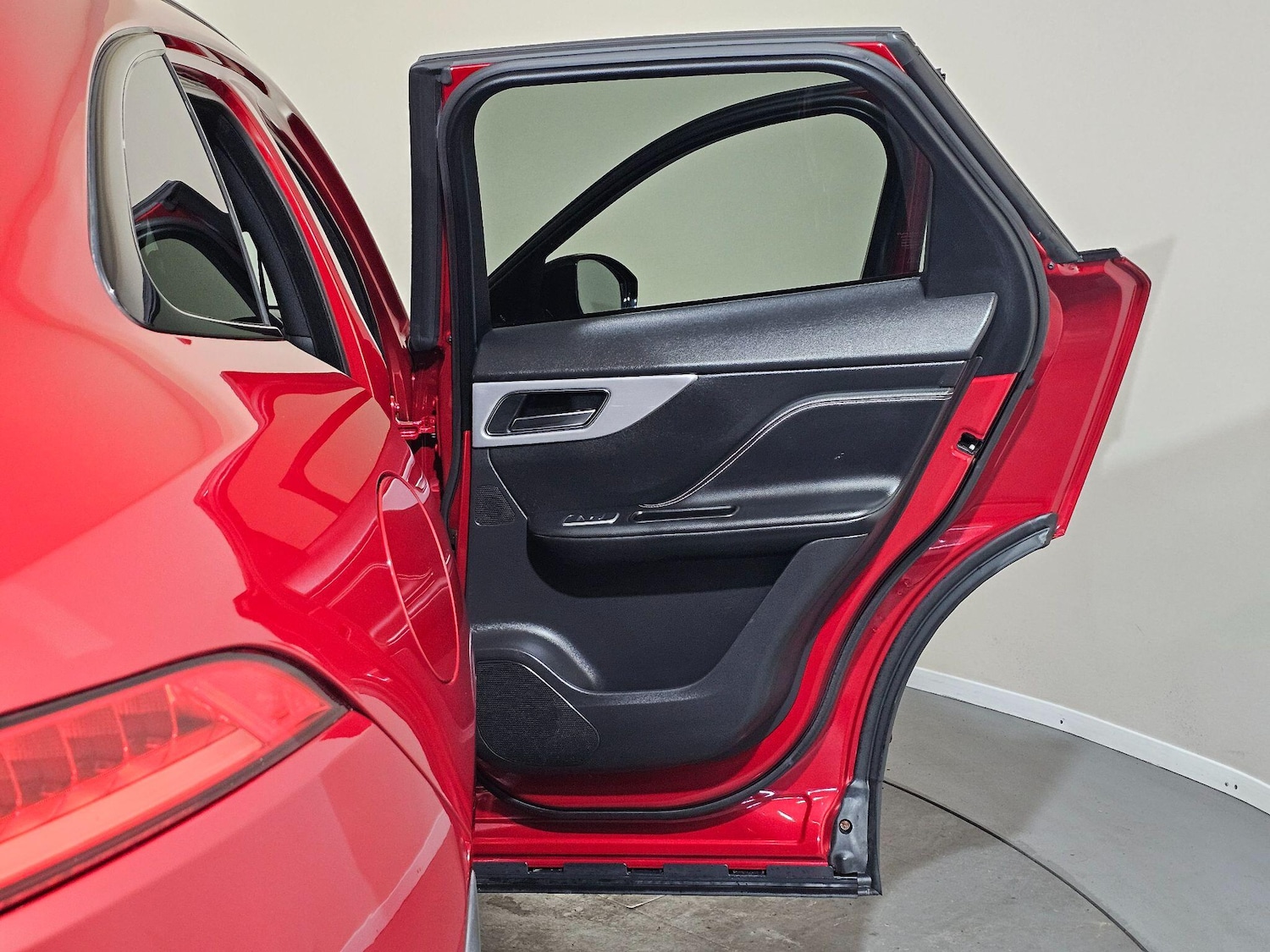 Used Jaguar F-Pace 2017 for sale - 76499273: Photo 30