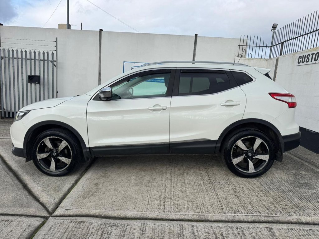 Used Nissan Qashqai 2015 for sale - 76617557: Photo 2