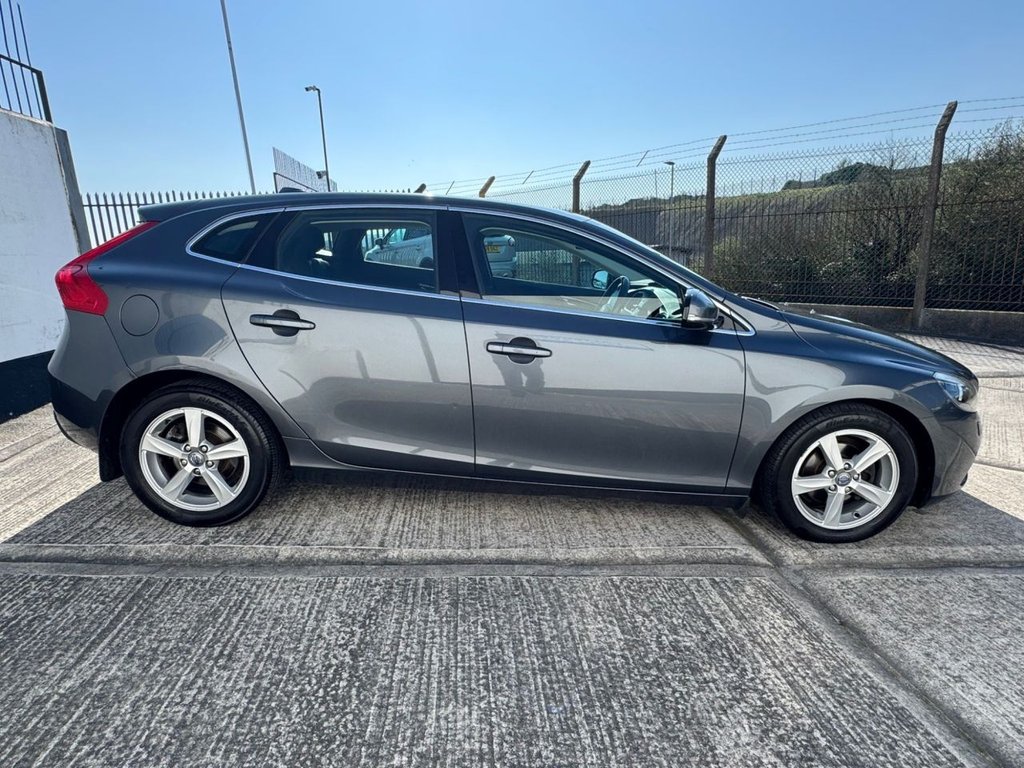 Used Volvo V40 2014 for sale - 77959672: Photo 10