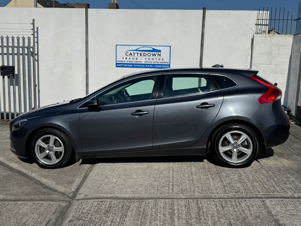 Used Volvo V40 2014 for sale - 77959672: Photo 2