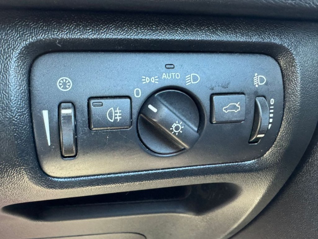 Used Volvo V40 2014 for sale - 77959672: Photo 36