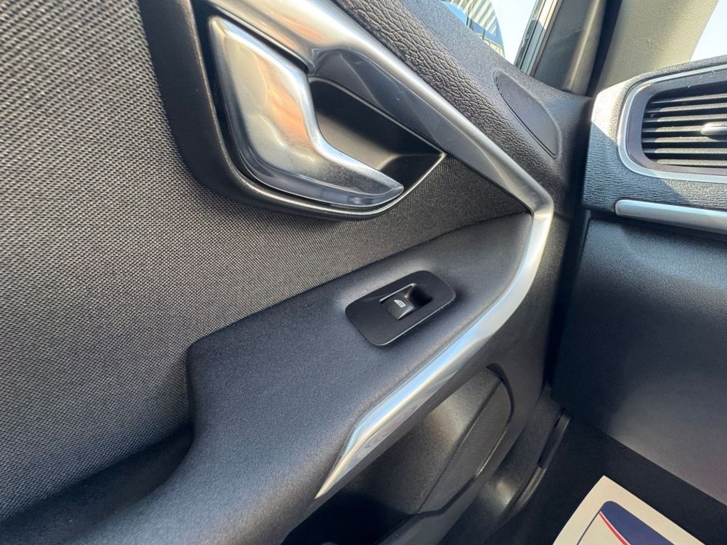 Used Volvo V40 2014 for sale - 77959672: Photo 43