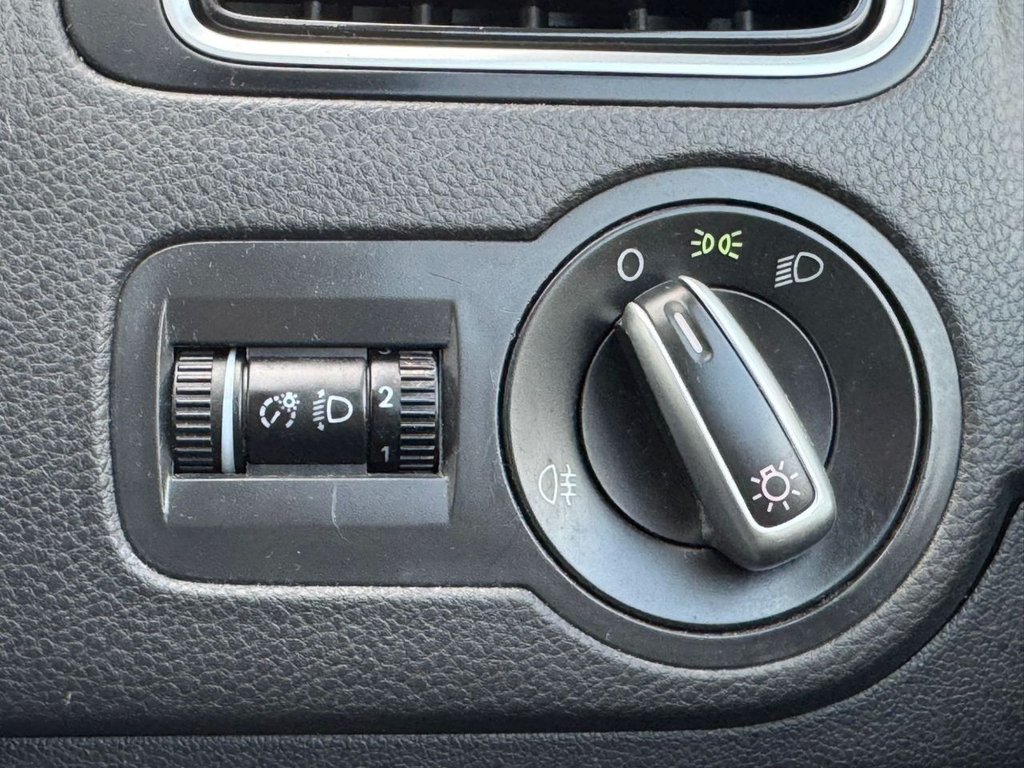 Used Volkswagen Polo 2011 for sale - 76617552: Photo 32