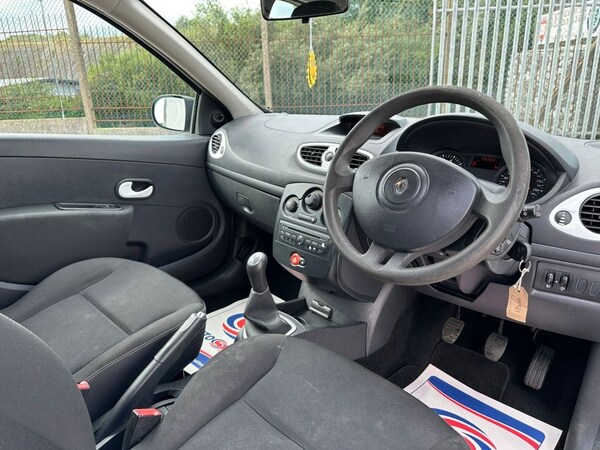 Used Renault Clio 2011 for sale - 75320940: Photo 28
