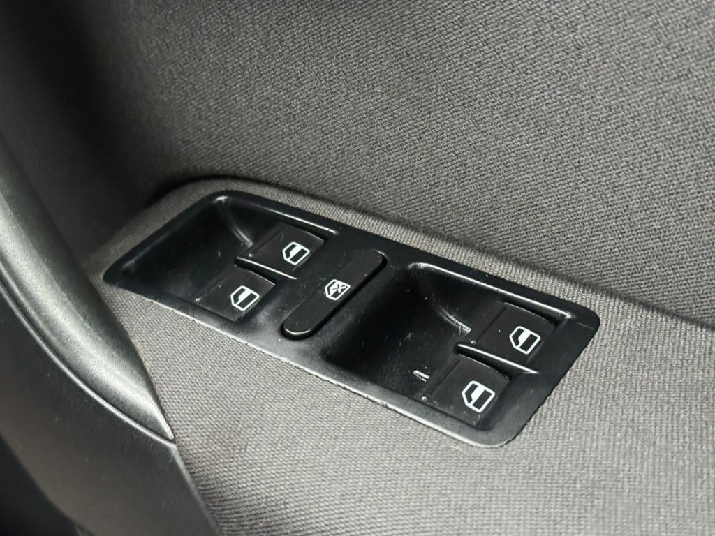 Used Volkswagen Polo 2011 for sale - 76163220: Photo 24