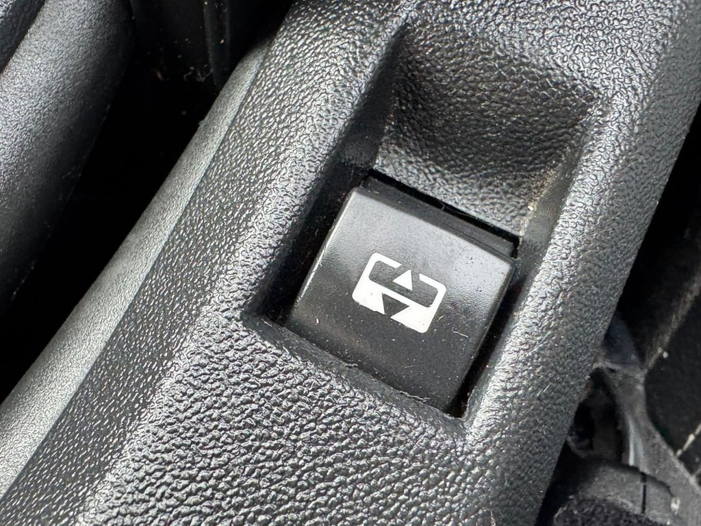 Used Peugeot 2008 2013 for sale - 77525952: Photo 18