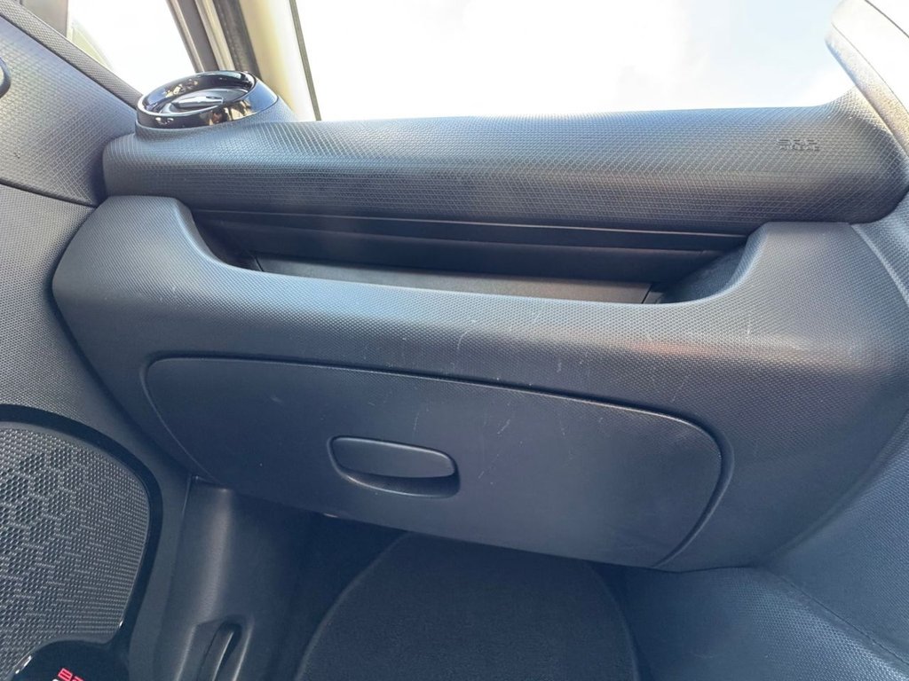 Used Renault Clio 2014 for sale - 77655178: Photo 40