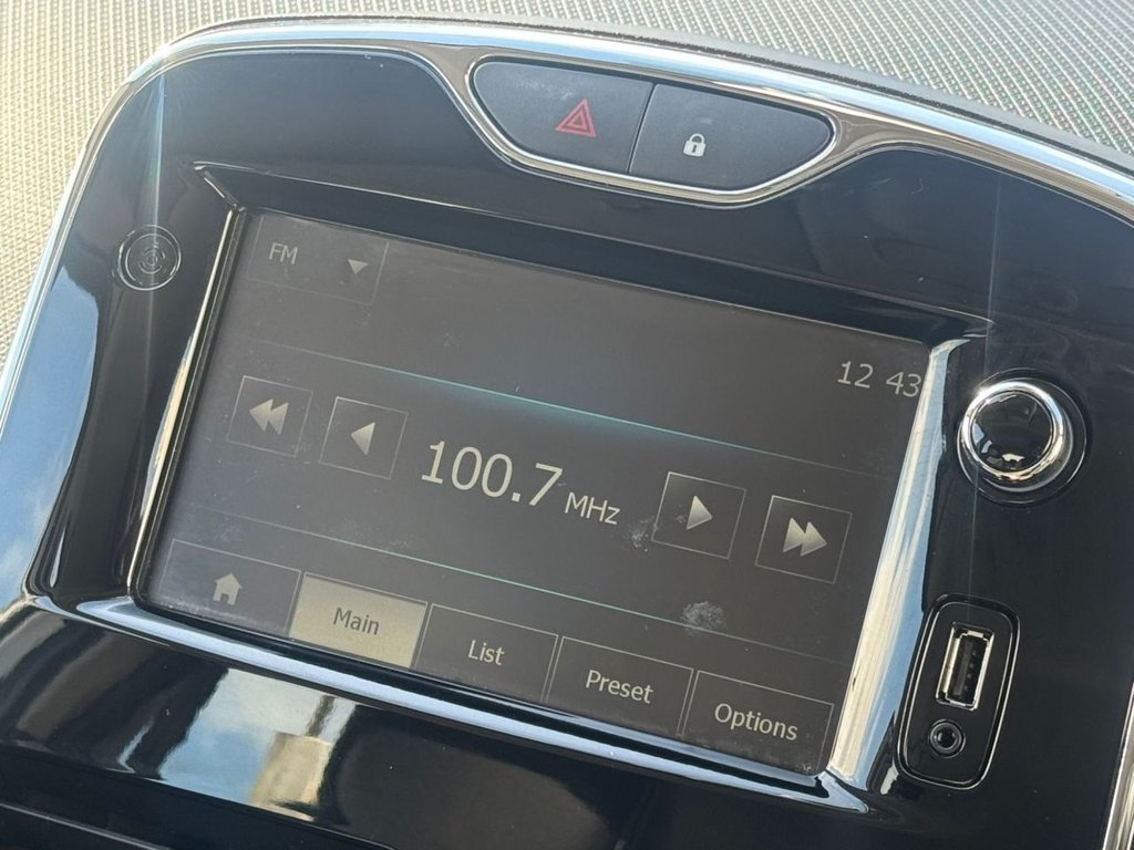 Used Renault Clio 2014 for sale - 77655178: Photo 44