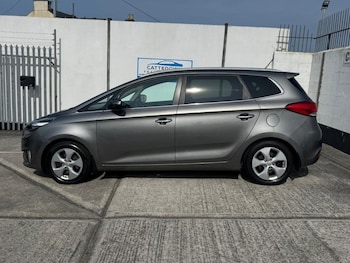Used Kia Carens 2016 for sale - 77967374: Photo
