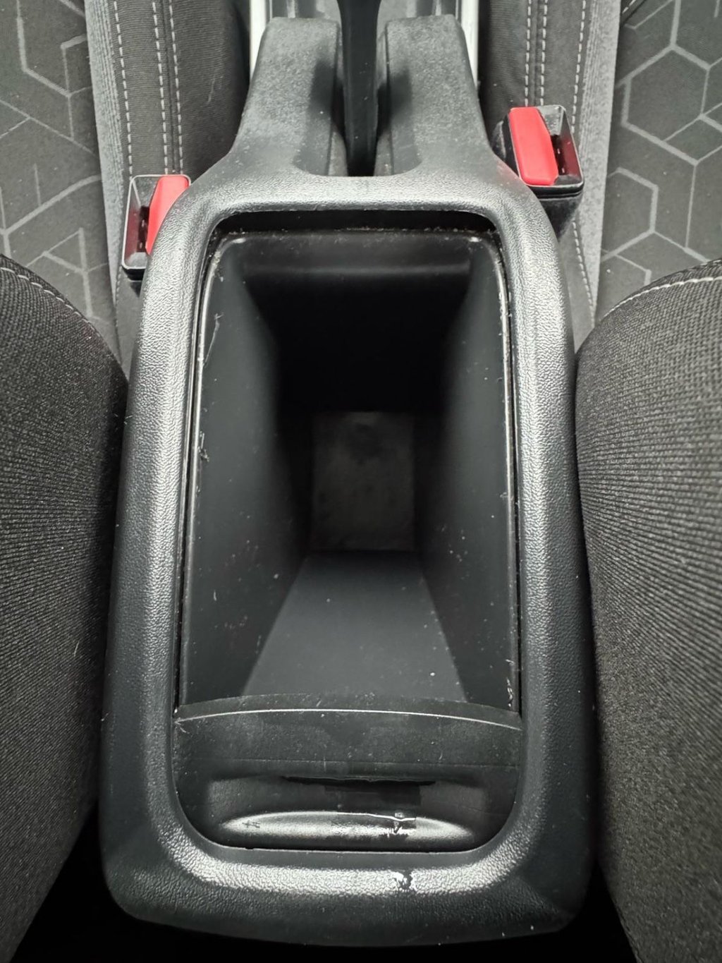 Used Peugeot 2008 2016 for sale - 76604618: Photo 26