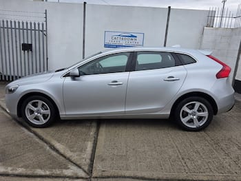 Used Volvo V40 2015 for sale - 79642752: Photo