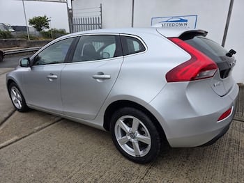 Used Volvo V40 2015 for sale - 79642752: Photo