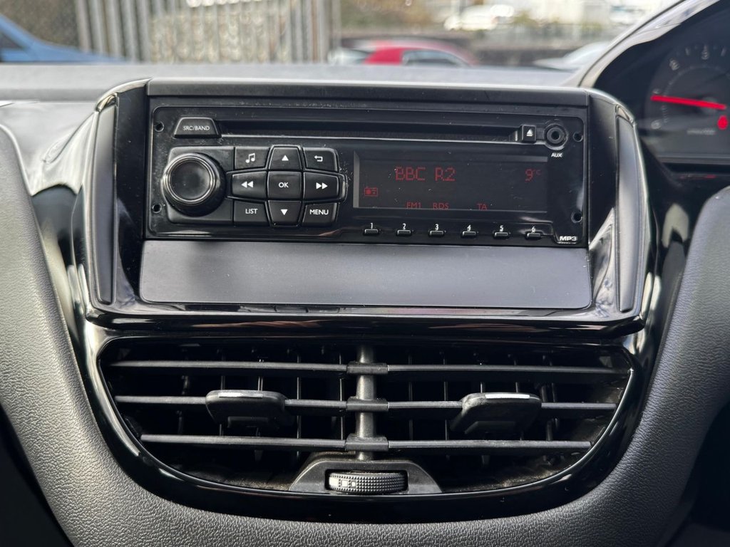 Used Peugeot 208 2014 for sale - 77452069: Photo 19