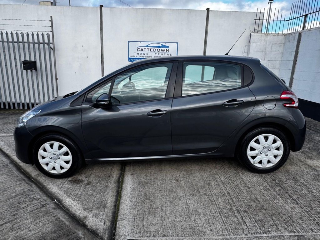 Used Peugeot 208 2014 for sale - 77452069: Photo 2