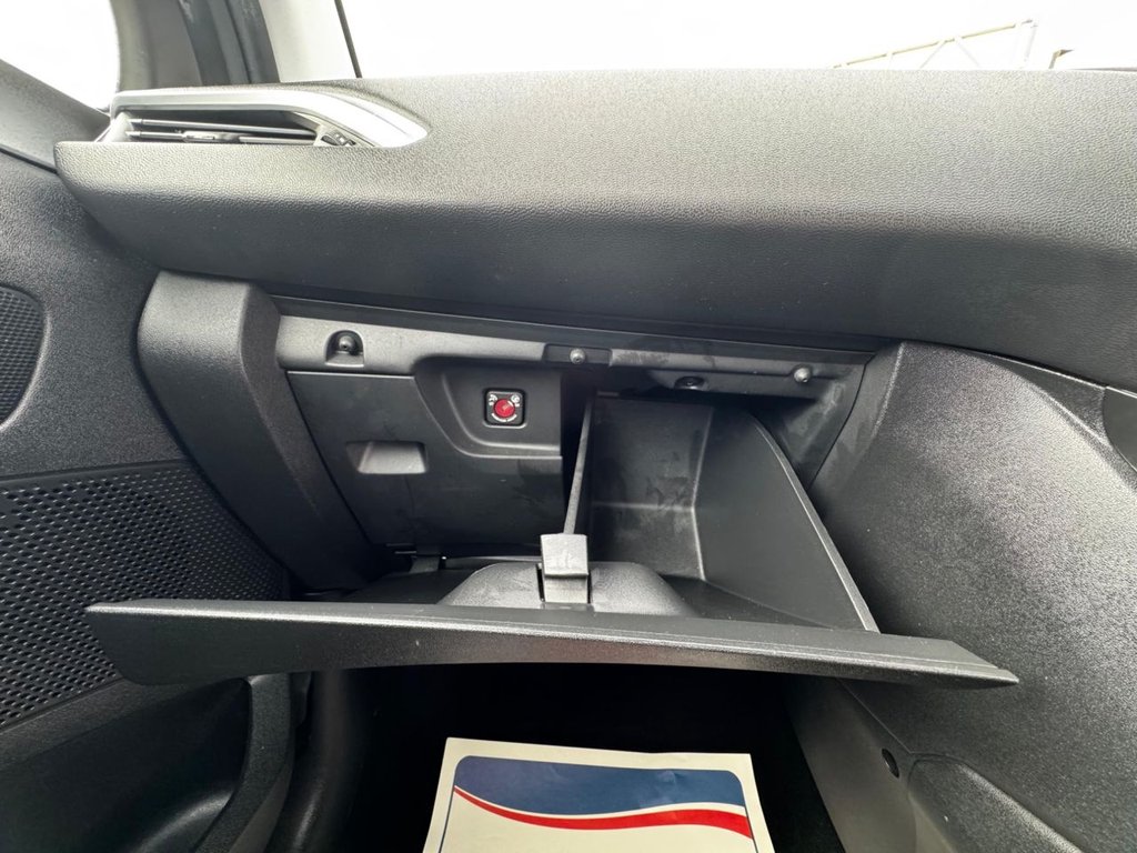 Used Peugeot 208 2014 for sale - 77452069: Photo 32