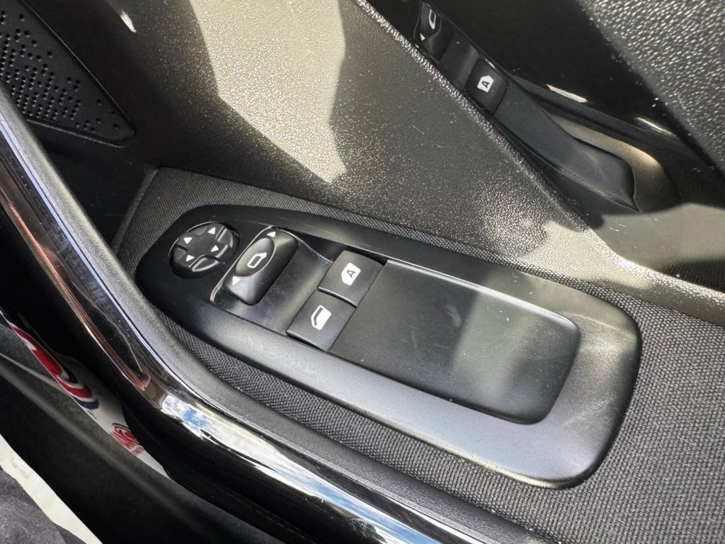 Used Peugeot 208 2014 for sale - 77452069: Photo 37