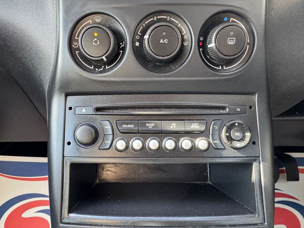 Used Citroen C3 Picasso 2017 for sale - 77655043: Photo 24