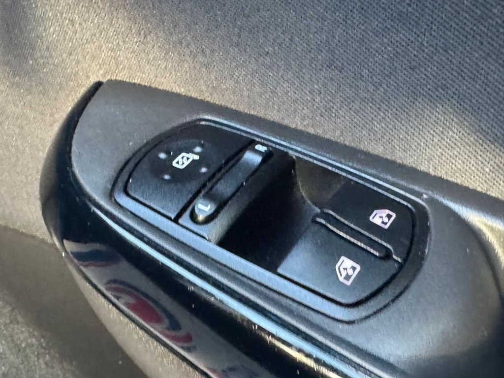 Used Vauxhall Corsa 2015 for sale - 76740286: Photo 35