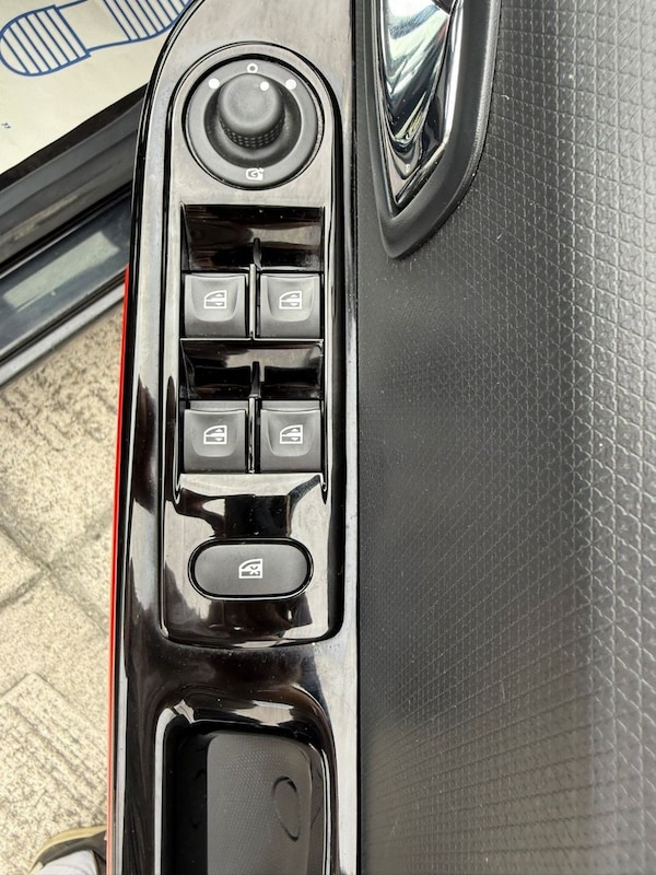 Used Renault Clio 2013 for sale - 75275560: Photo 39