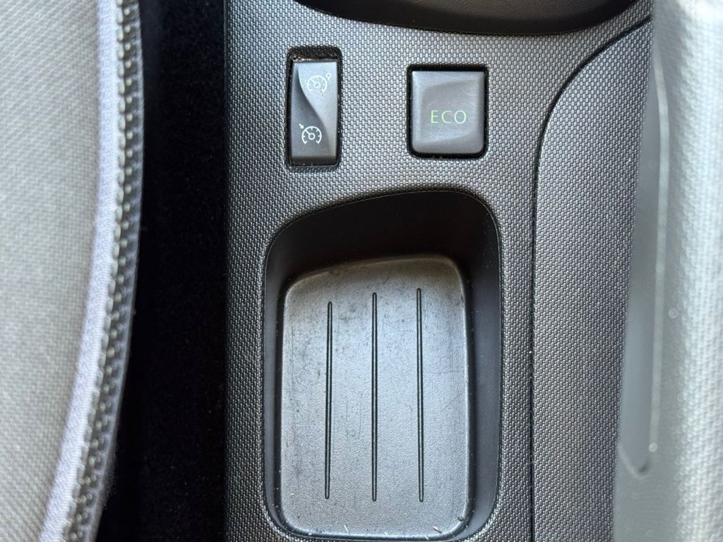 Used Renault Captur 2015 for sale - 76356704: Photo 32