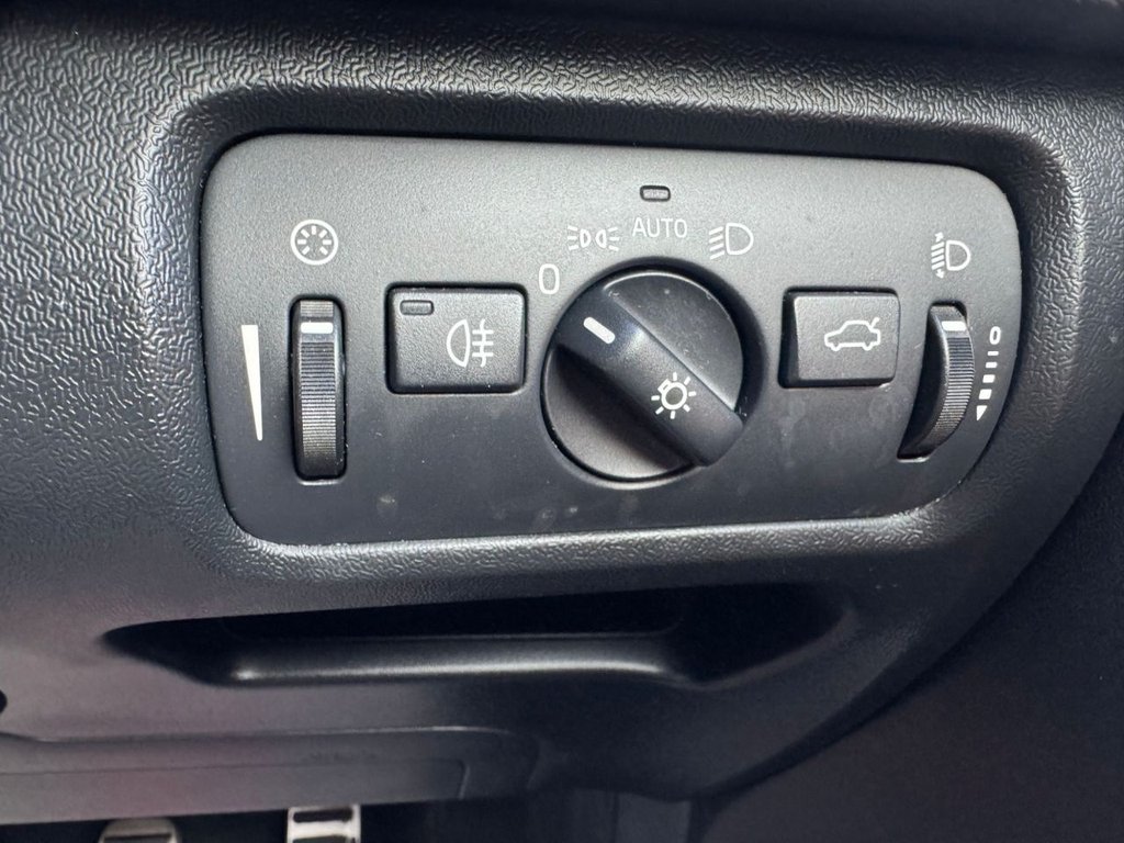 Used Volvo V40 2014 for sale - 78056474: Photo 37