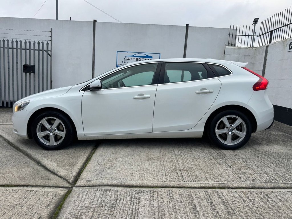 Used Volvo V40 2012 for sale - 77981497: Photo 2