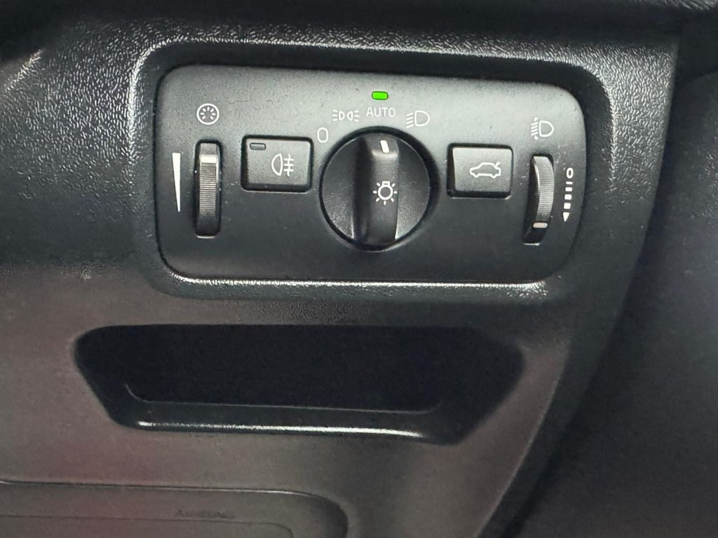 Used Volvo V40 2012 for sale - 77981497: Photo 34