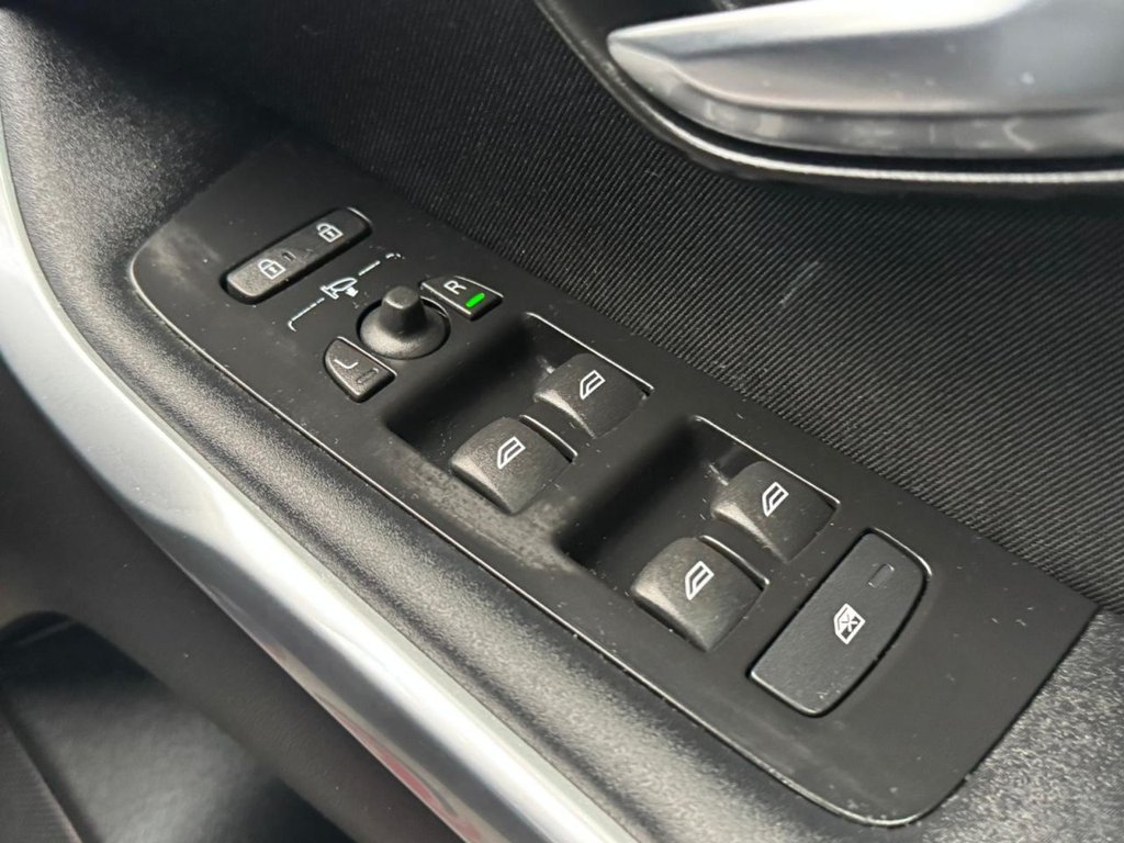 Used Volvo V40 2012 for sale - 77981497: Photo 35