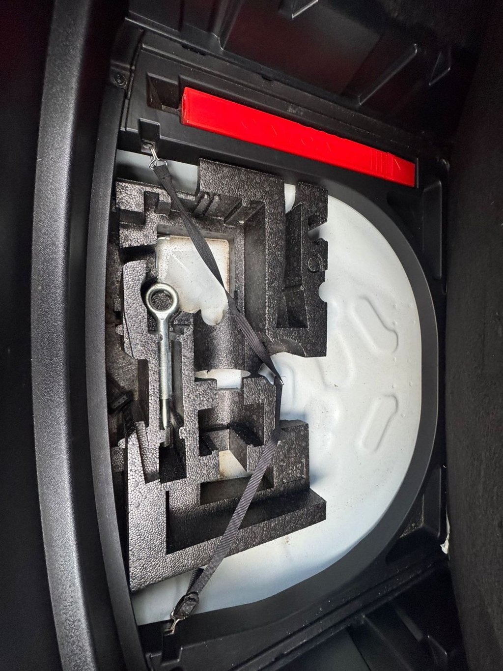 Used Volvo V40 2012 for sale - 77981497: Photo 9