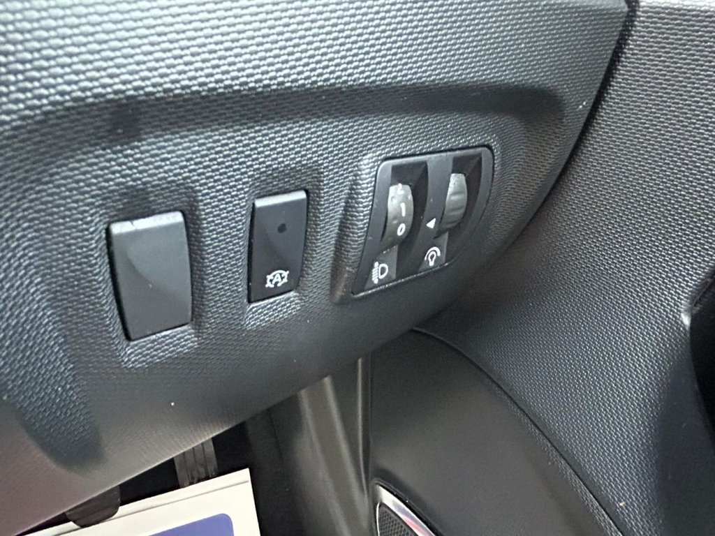 Used Renault Captur 2015 for sale - 77427780: Photo 31