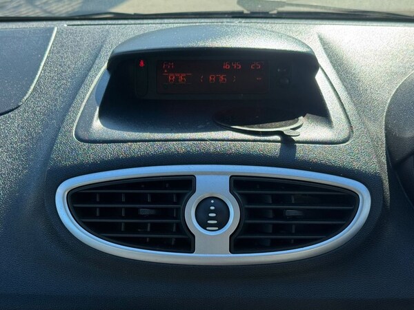 Used Renault Clio 2009 for sale - 75259268: Photo 17