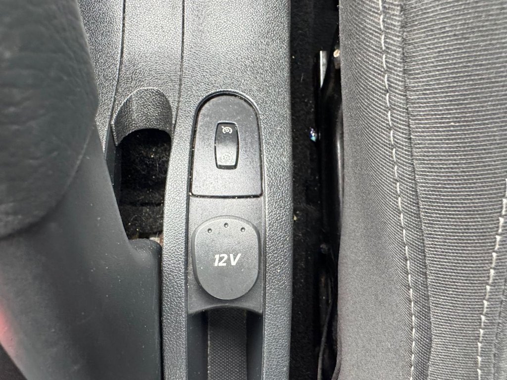 Used Renault Clio 2010 for sale - 78124459: Photo 20