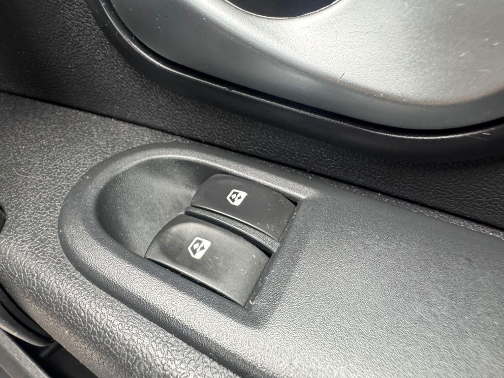 Used Renault Clio 2010 for sale - 78124459: Photo 26