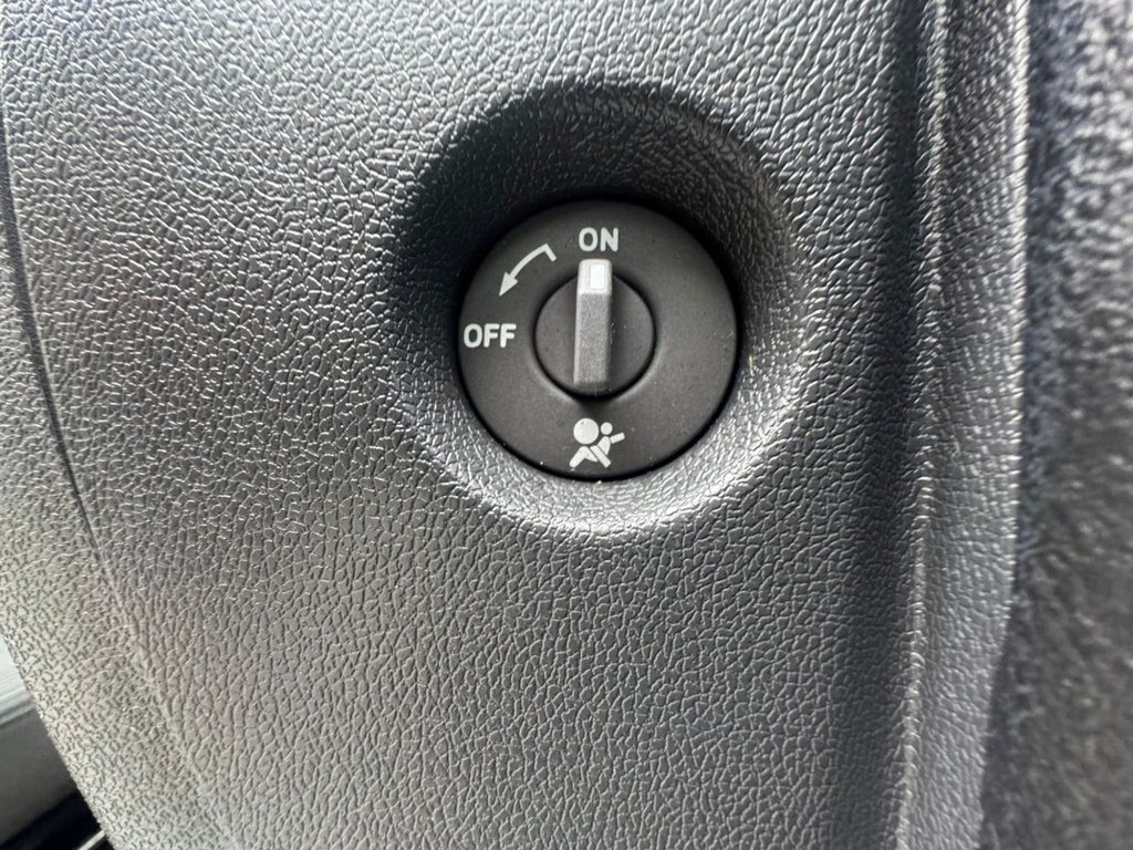 Used Renault Clio 2010 for sale - 78124459: Photo 28