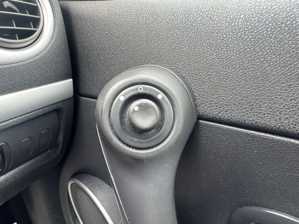 Used Renault Clio 2010 for sale - 78124459: Photo 29