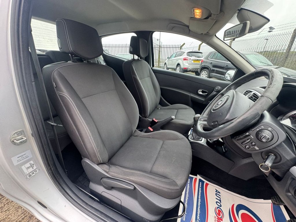 Used Renault Clio 2010 for sale - 78124459: Photo 30