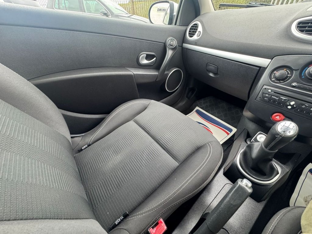 Used Renault Clio 2010 for sale - 78124459: Photo 32