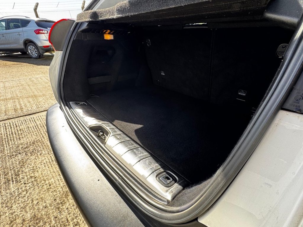 Used Peugeot 2008 2016 for sale - 75937309: Photo 8