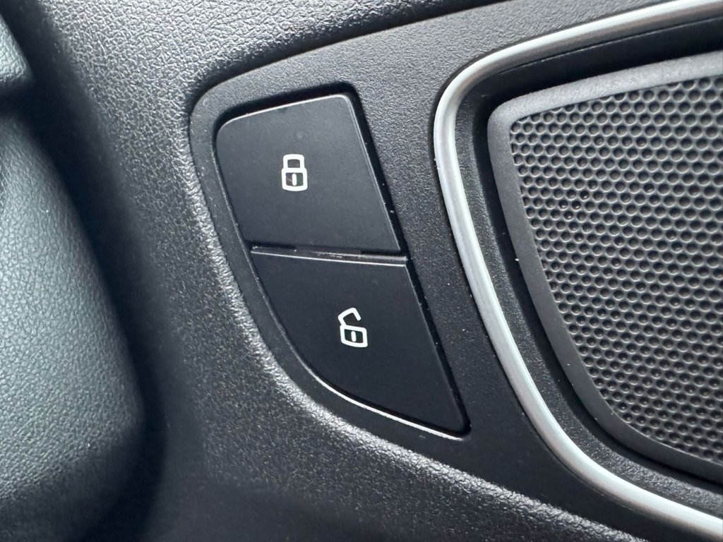 Used Audi A1 2011 for sale - 77384381: Photo 24