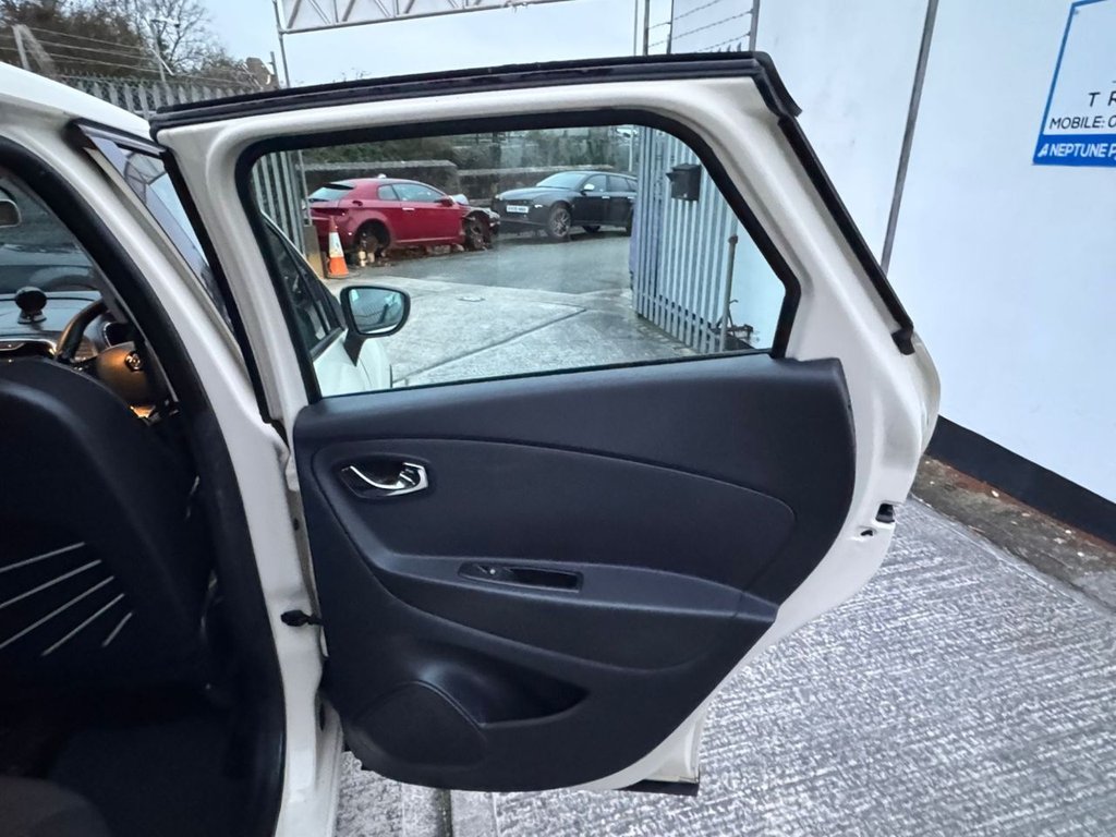 Used Renault Captur 2015 for sale - 77627460: Photo 15