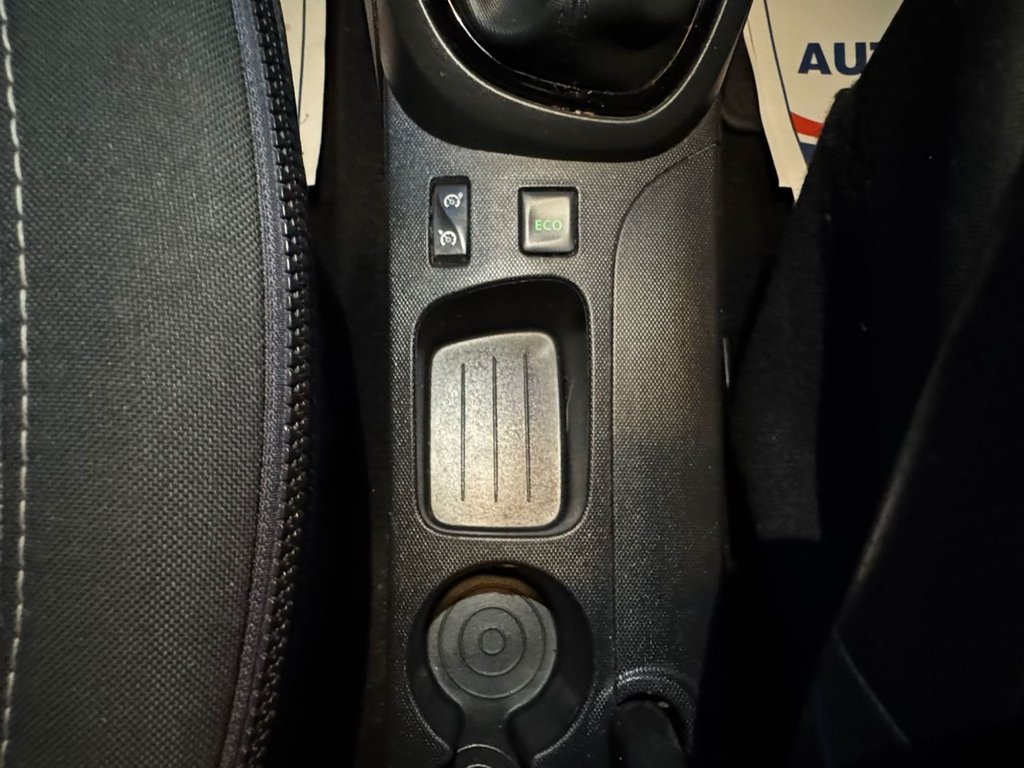 Used Renault Captur 2015 for sale - 77627460: Photo 21