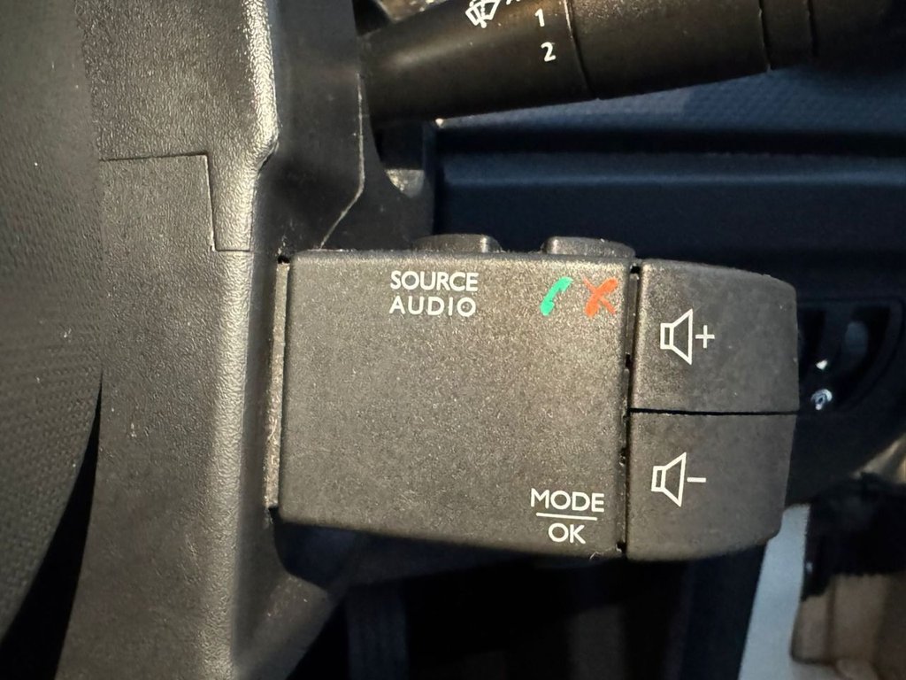 Used Renault Captur 2015 for sale - 77627460: Photo 30