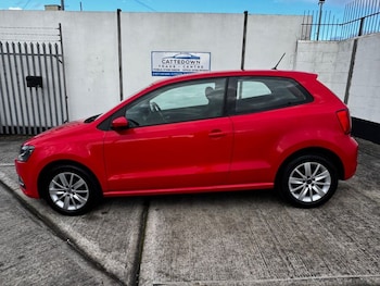 Used Volkswagen Polo 2015 for sale - 77442211: Photo