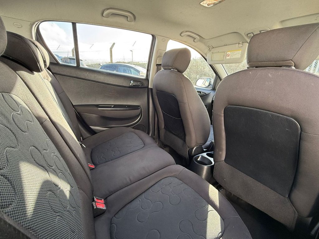 Used Hyundai i20 2010 for sale - 77372879: Photo 11