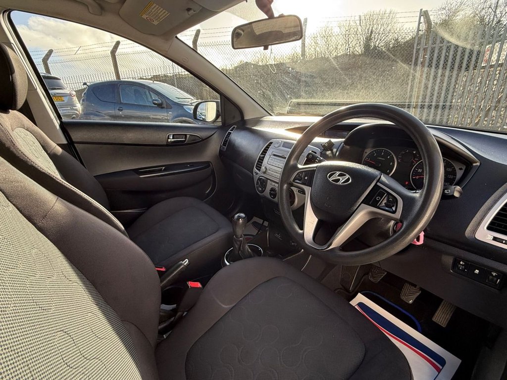 Used Hyundai i20 2010 for sale - 77372879: Photo 28