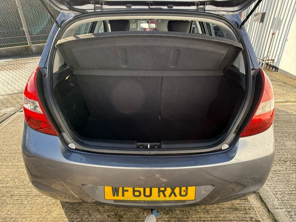 Used Hyundai i20 2010 for sale - 77372879: Photo 4