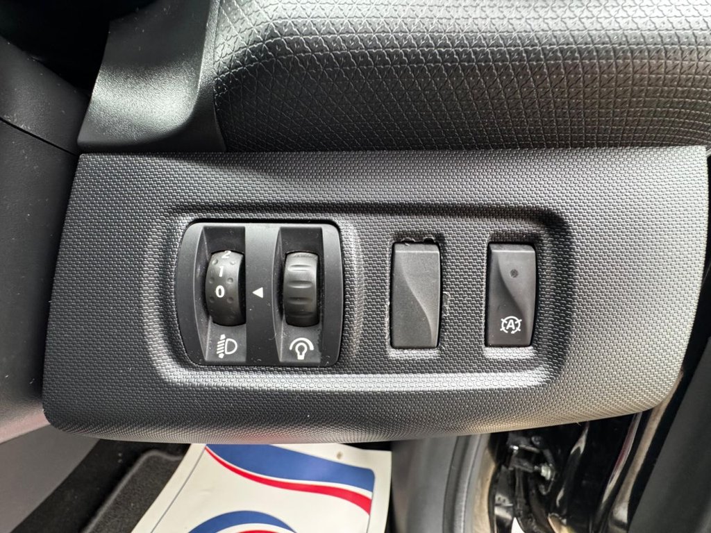 Used Renault Clio 2015 for sale - 76563323: Photo 25