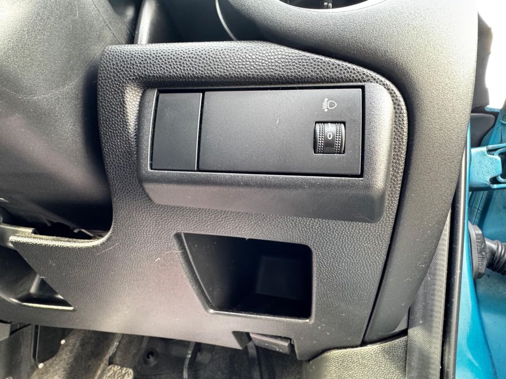 Used Mazda Mazda2 2011 for sale - 77991542: Photo 35